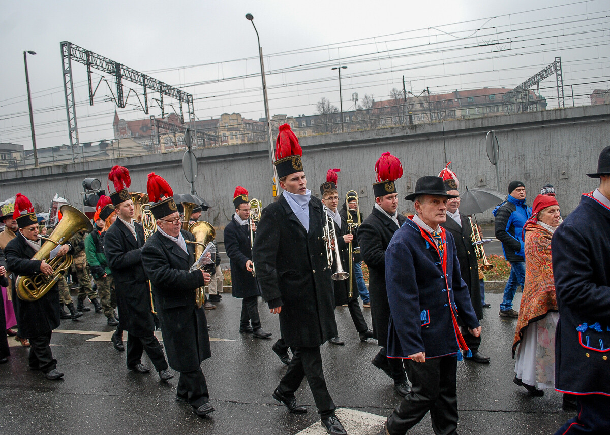 Kolejny rok z rzędu 6 stycznia przez Katowice przeszedł Orszak Trzech Króli. Było kolorowo, melodyjnie i tłumnie.