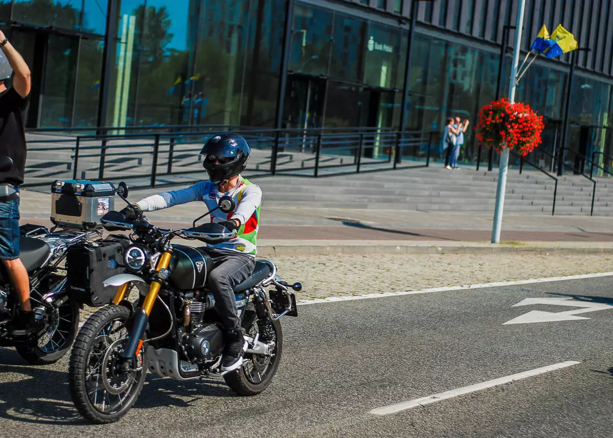 Kilkuset motocyklistów, w tym prezydent Marcin Krupa, przejechało przez centrum miasta. To inauguracyjna część imprezy o nazwie Motocyklowe zakończenie Lata.