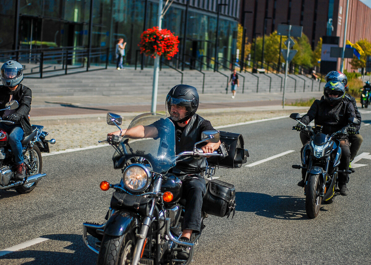 Kilkuset motocyklistów, w tym prezydent Marcin Krupa, przejechało przez centrum miasta. To inauguracyjna część imprezy o nazwie Motocyklowe zakończenie Lata.