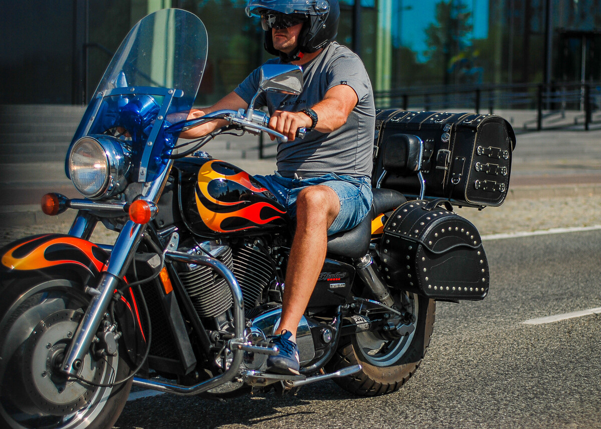 Kilkuset motocyklistów, w tym prezydent Marcin Krupa, przejechało przez centrum miasta. To inauguracyjna część imprezy o nazwie Motocyklowe zakończenie Lata.
