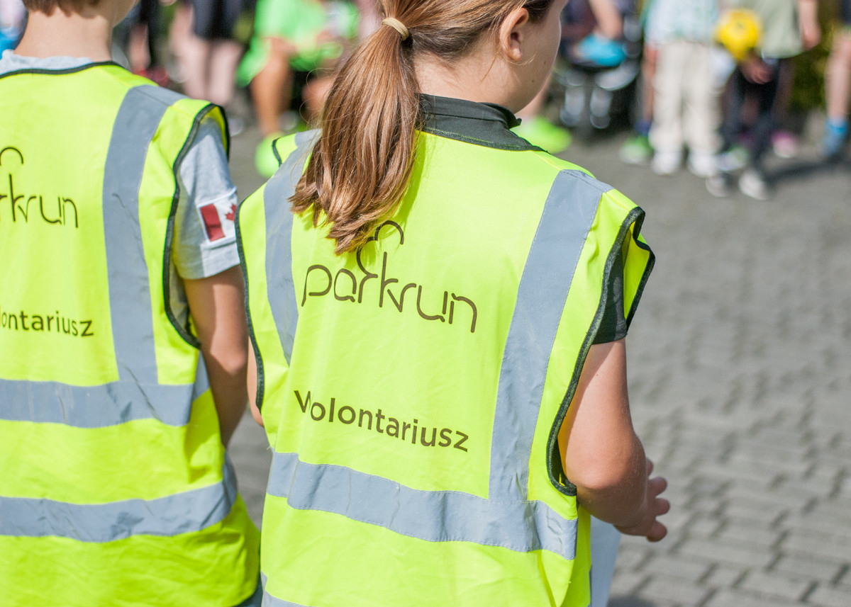Za nami kolejna, majowa odsłona spotkań biegowych parkrun. Dzisiejsza, 410. edycja została zorganizowana z okazji Dnia Dziecka. Byliśmy na niej i my!