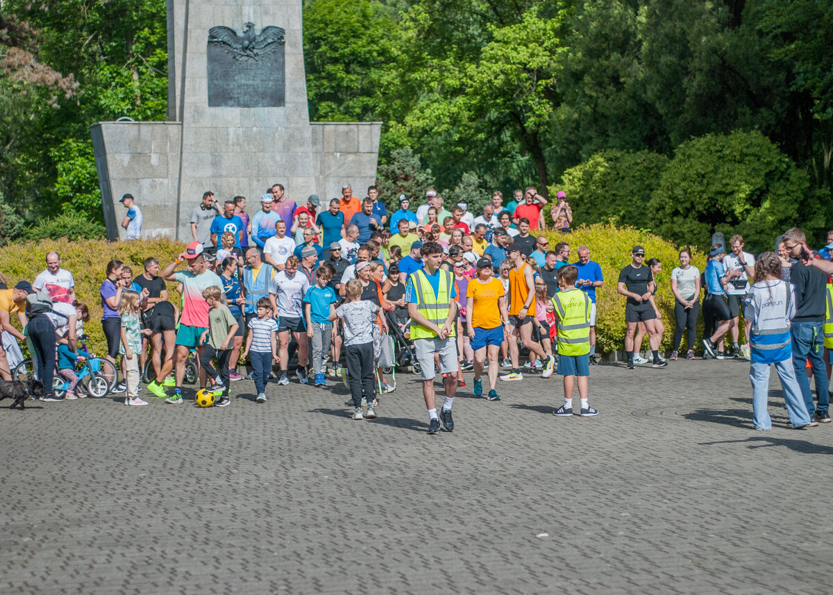 Za nami kolejna, majowa odsłona spotkań biegowych parkrun. Dzisiejsza, 410. edycja została zorganizowana z okazji Dnia Dziecka. Byliśmy na niej i my!