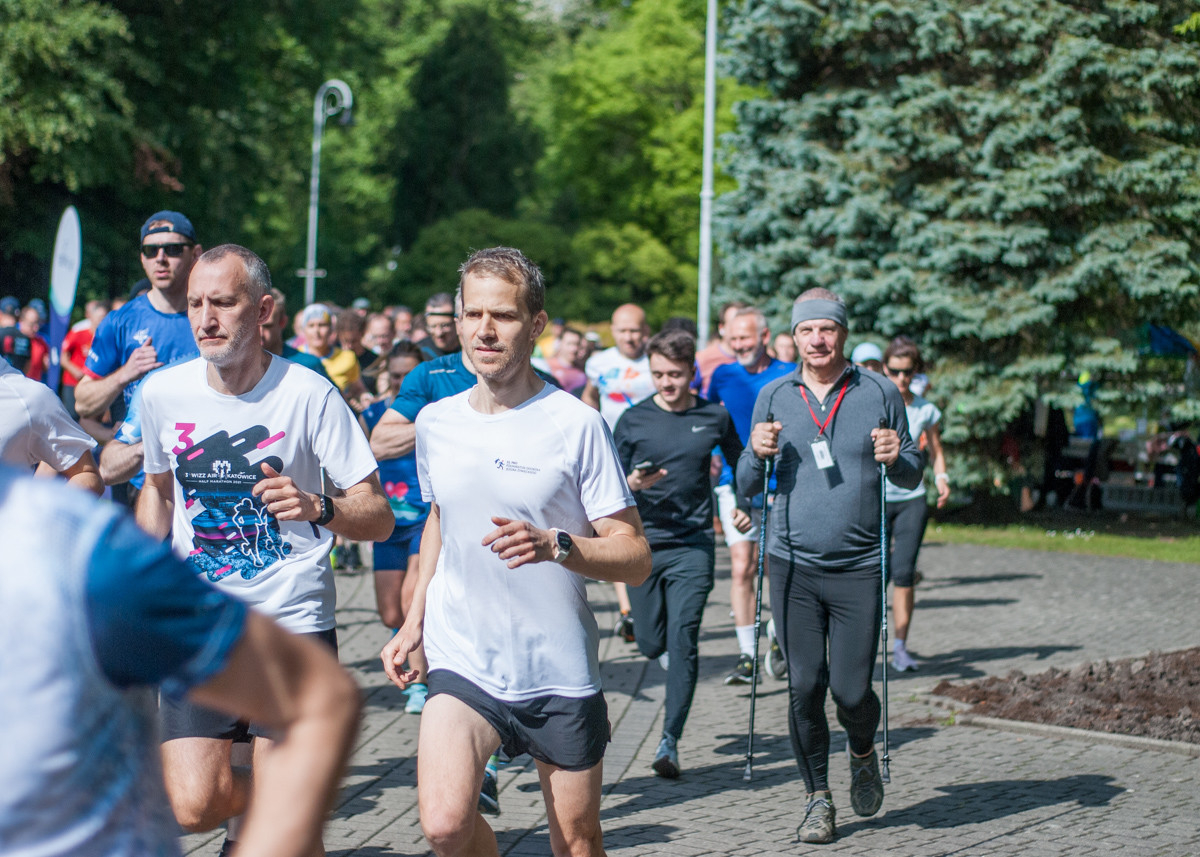 Za nami kolejna, majowa odsłona spotkań biegowych parkrun. Dzisiejsza, 410. edycja została zorganizowana z okazji Dnia Dziecka. Byliśmy na niej i my!