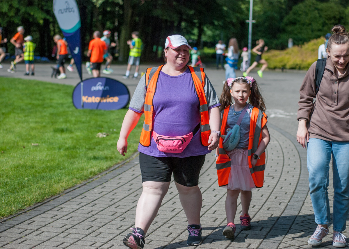 Za nami kolejna, majowa odsłona spotkań biegowych parkrun. Dzisiejsza, 410. edycja została zorganizowana z okazji Dnia Dziecka. Byliśmy na niej i my!