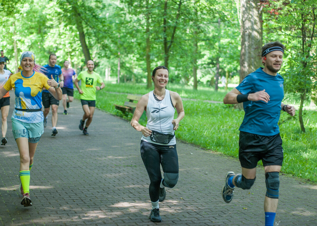 Za nami kolejna, majowa odsłona spotkań biegowych parkrun. Dzisiejsza, 410. edycja została zorganizowana z okazji Dnia Dziecka. Byliśmy na niej i my!