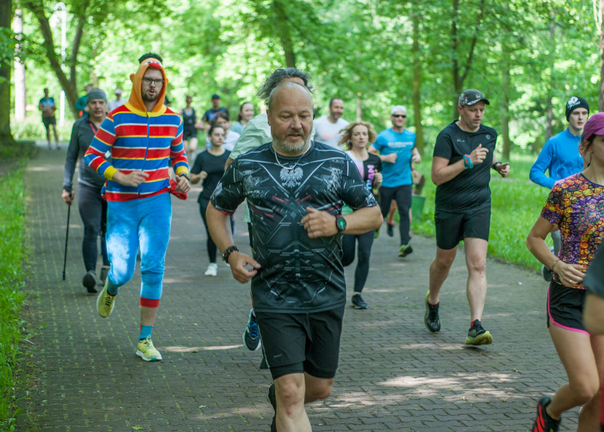Za nami kolejna, majowa odsłona spotkań biegowych parkrun. Dzisiejsza, 410. edycja została zorganizowana z okazji Dnia Dziecka. Byliśmy na niej i my!