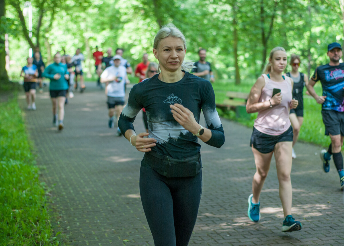 Za nami kolejna, majowa odsłona spotkań biegowych parkrun. Dzisiejsza, 410. edycja została zorganizowana z okazji Dnia Dziecka. Byliśmy na niej i my!