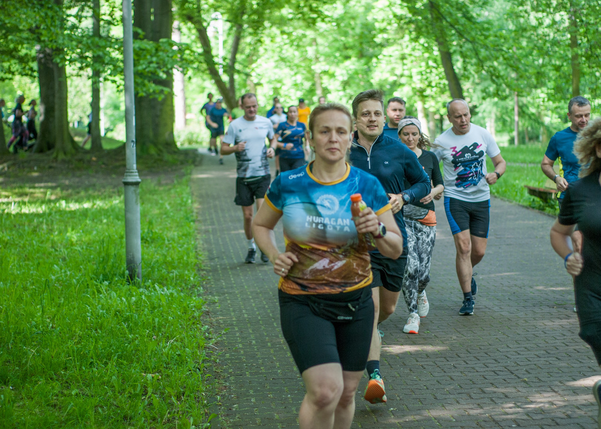Za nami kolejna, majowa odsłona spotkań biegowych parkrun. Dzisiejsza, 410. edycja została zorganizowana z okazji Dnia Dziecka. Byliśmy na niej i my!