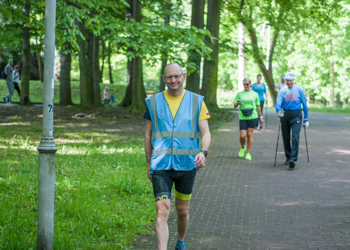 Za nami kolejna, majowa odsłona spotkań biegowych parkrun. Dzisiejsza, 410. edycja została zorganizowana z okazji Dnia Dziecka. Byliśmy na niej i my!