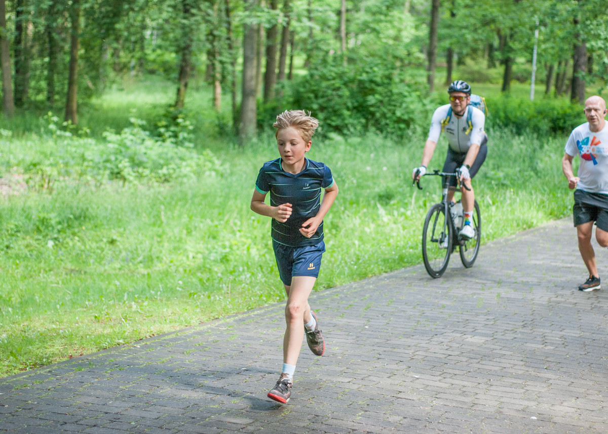Za nami kolejna, majowa odsłona spotkań biegowych parkrun. Dzisiejsza, 410. edycja została zorganizowana z okazji Dnia Dziecka. Byliśmy na niej i my!