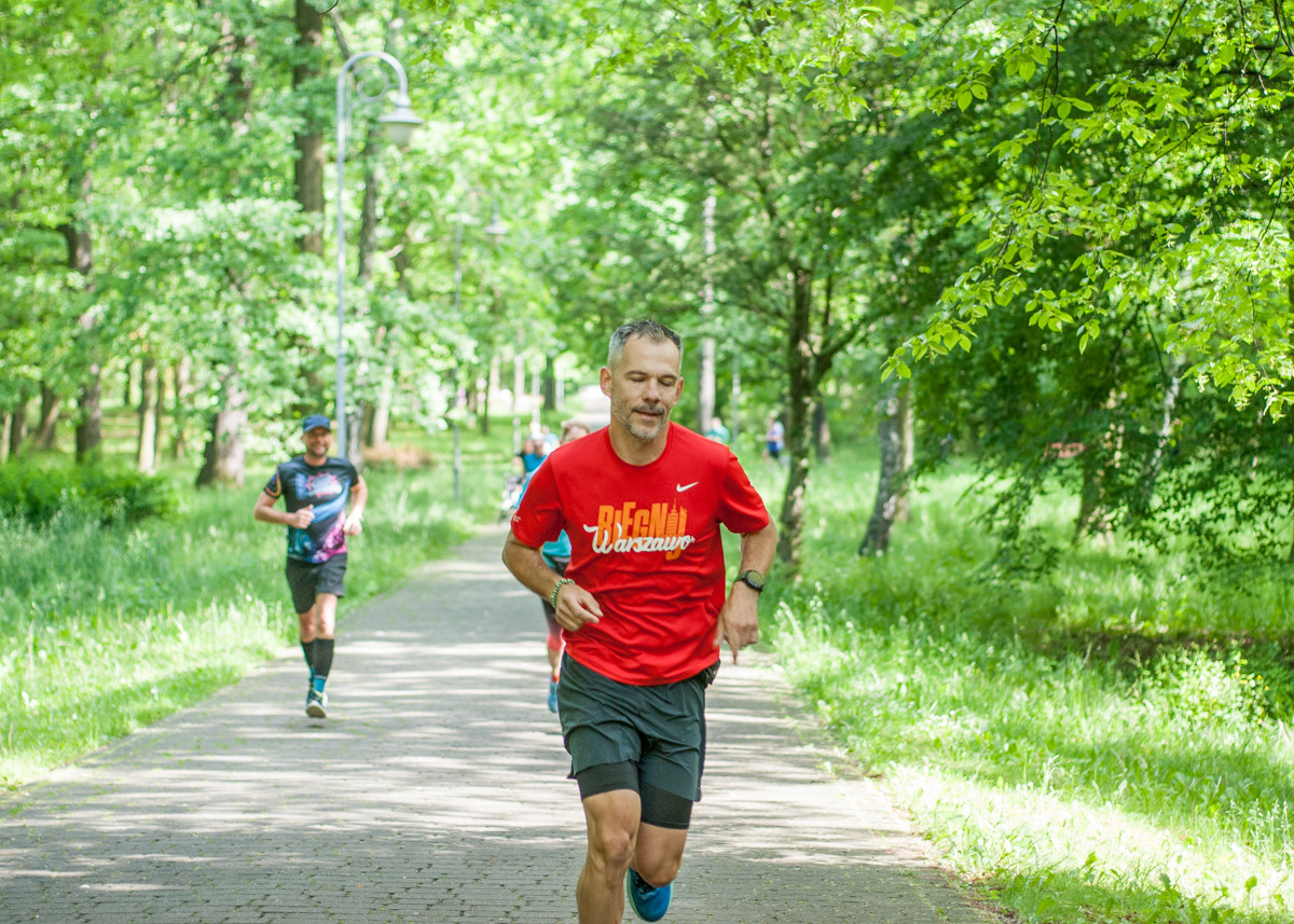 Za nami kolejna, majowa odsłona spotkań biegowych parkrun. Dzisiejsza, 410. edycja została zorganizowana z okazji Dnia Dziecka. Byliśmy na niej i my!