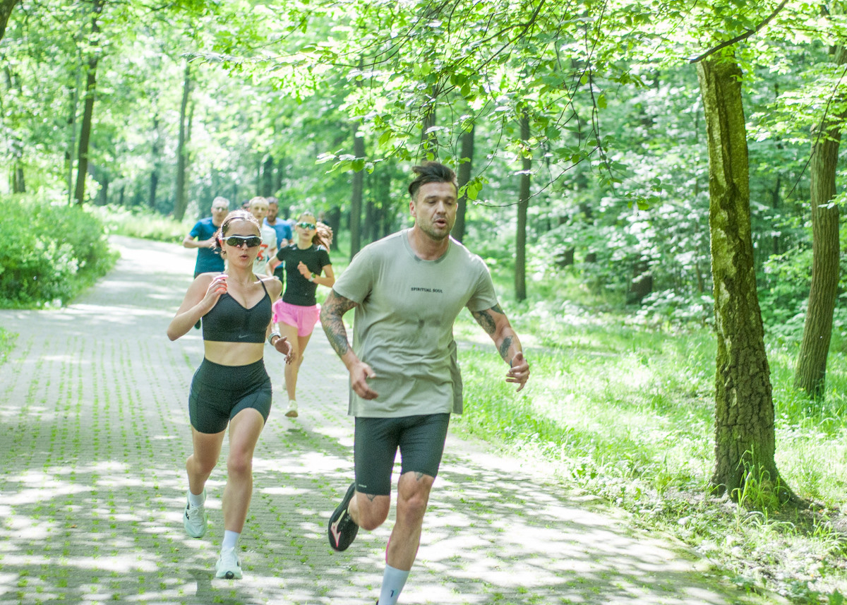 Za nami kolejna, majowa odsłona spotkań biegowych parkrun. Dzisiejsza, 410. edycja została zorganizowana z okazji Dnia Dziecka. Byliśmy na niej i my!