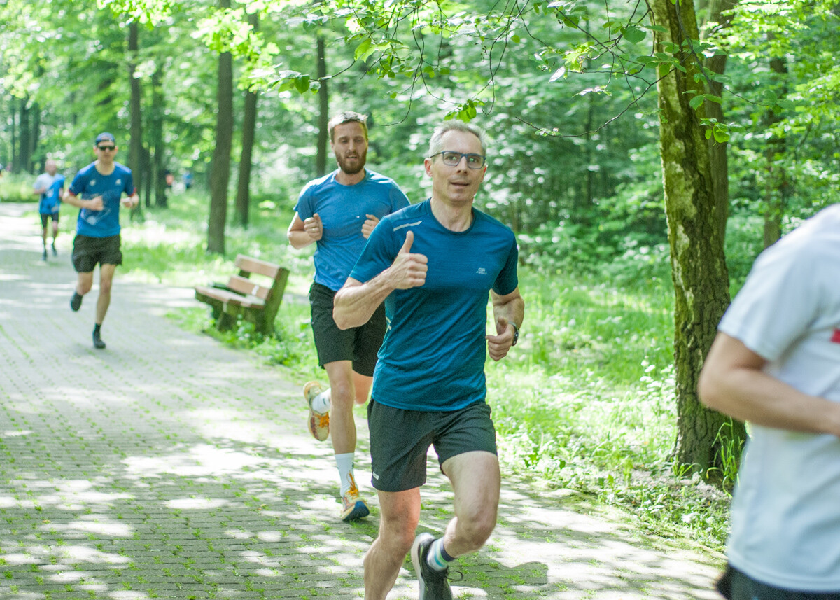 Za nami kolejna, majowa odsłona spotkań biegowych parkrun. Dzisiejsza, 410. edycja została zorganizowana z okazji Dnia Dziecka. Byliśmy na niej i my!