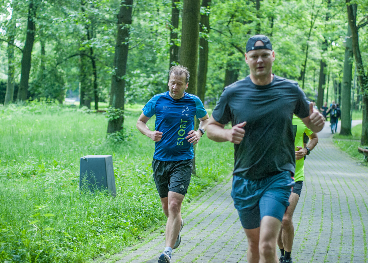 Za nami kolejna, majowa odsłona spotkań biegowych parkrun. Dzisiejsza, 410. edycja została zorganizowana z okazji Dnia Dziecka. Byliśmy na niej i my!