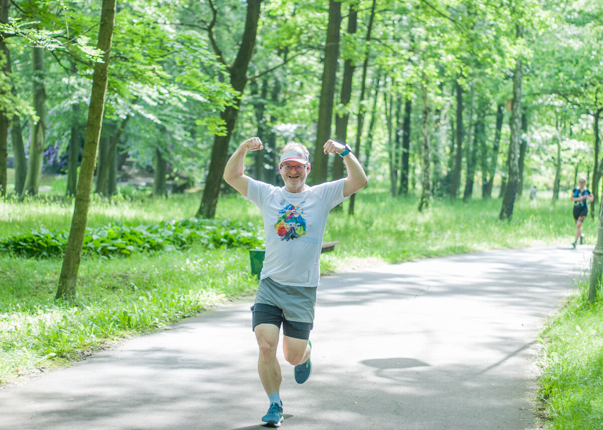 Za nami kolejna, majowa odsłona spotkań biegowych parkrun. Dzisiejsza, 410. edycja została zorganizowana z okazji Dnia Dziecka. Byliśmy na niej i my!