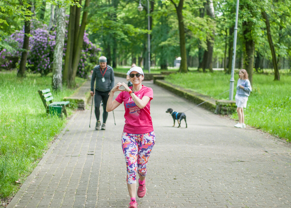 Za nami kolejna, majowa odsłona spotkań biegowych parkrun. Dzisiejsza, 410. edycja została zorganizowana z okazji Dnia Dziecka. Byliśmy na niej i my!