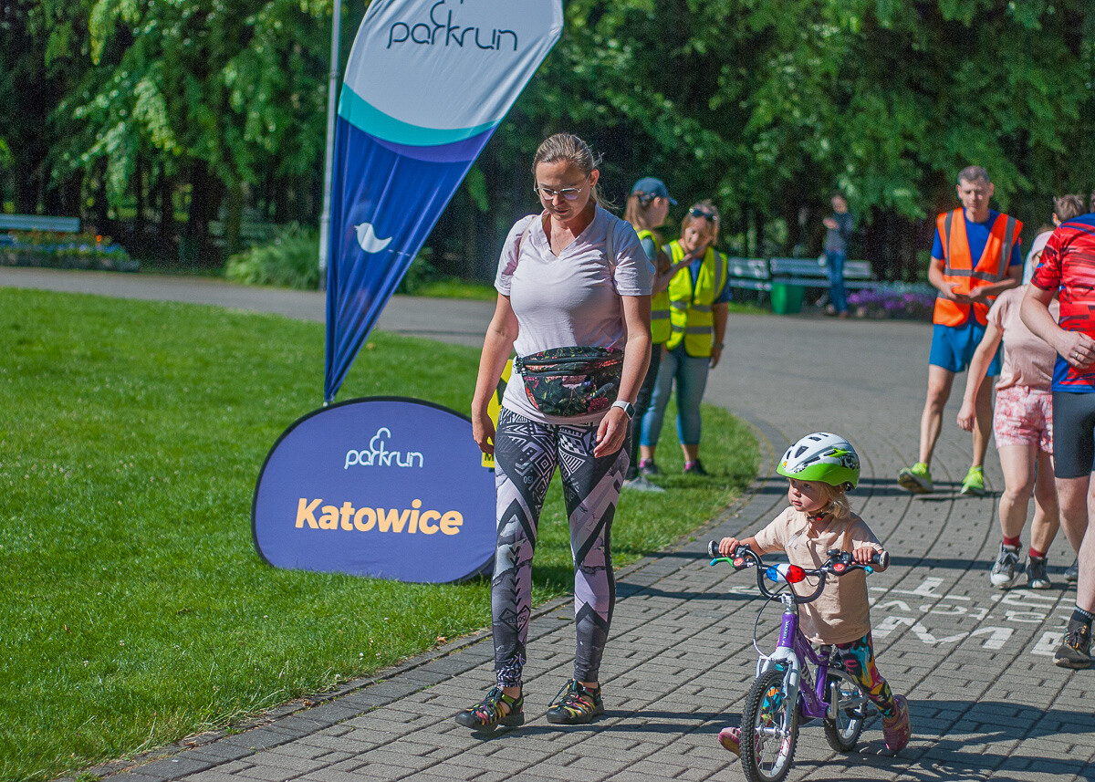 Kolejna specjalna edycja spotkań parkrun za nami. W słoneczny, sobotni poranek w parku Kościuszki po raz kolejny pojawił się tłum ludzi.