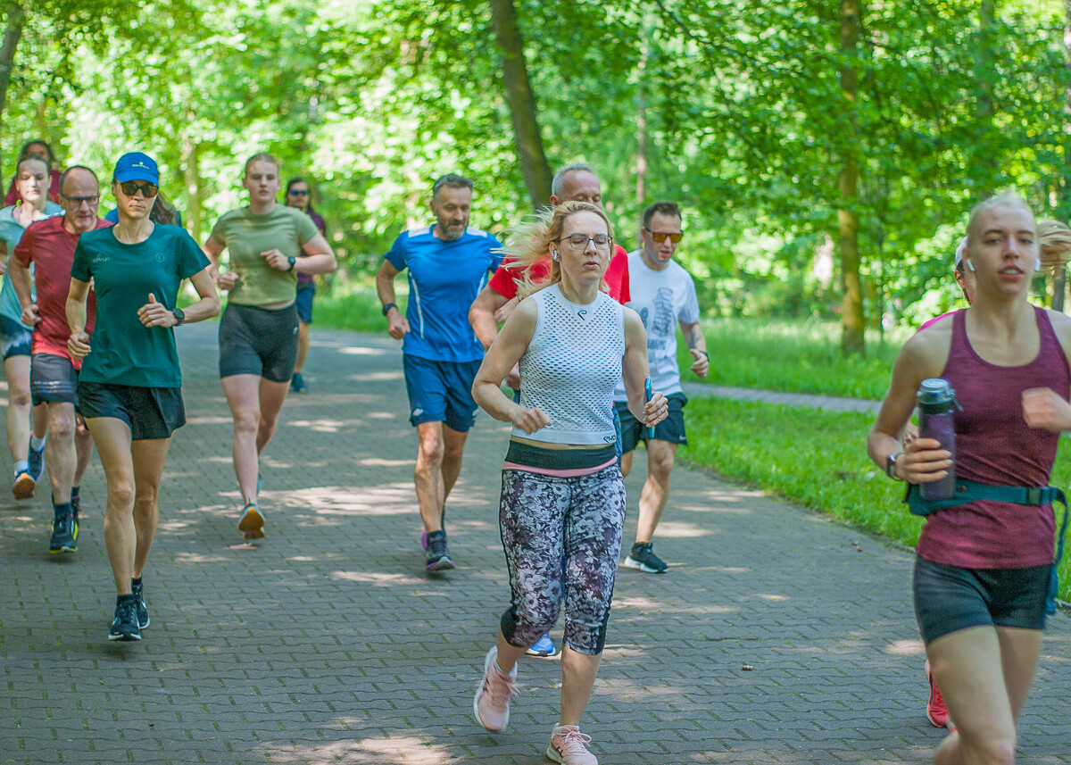 Kolejna specjalna edycja spotkań parkrun za nami. W słoneczny, sobotni poranek w parku Kościuszki po raz kolejny pojawił się tłum ludzi.