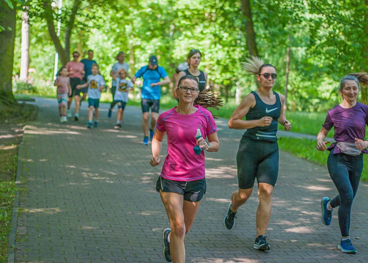 Kolejna specjalna edycja spotkań parkrun za nami. W słoneczny, sobotni poranek w parku Kościuszki po raz kolejny pojawił się tłum ludzi.