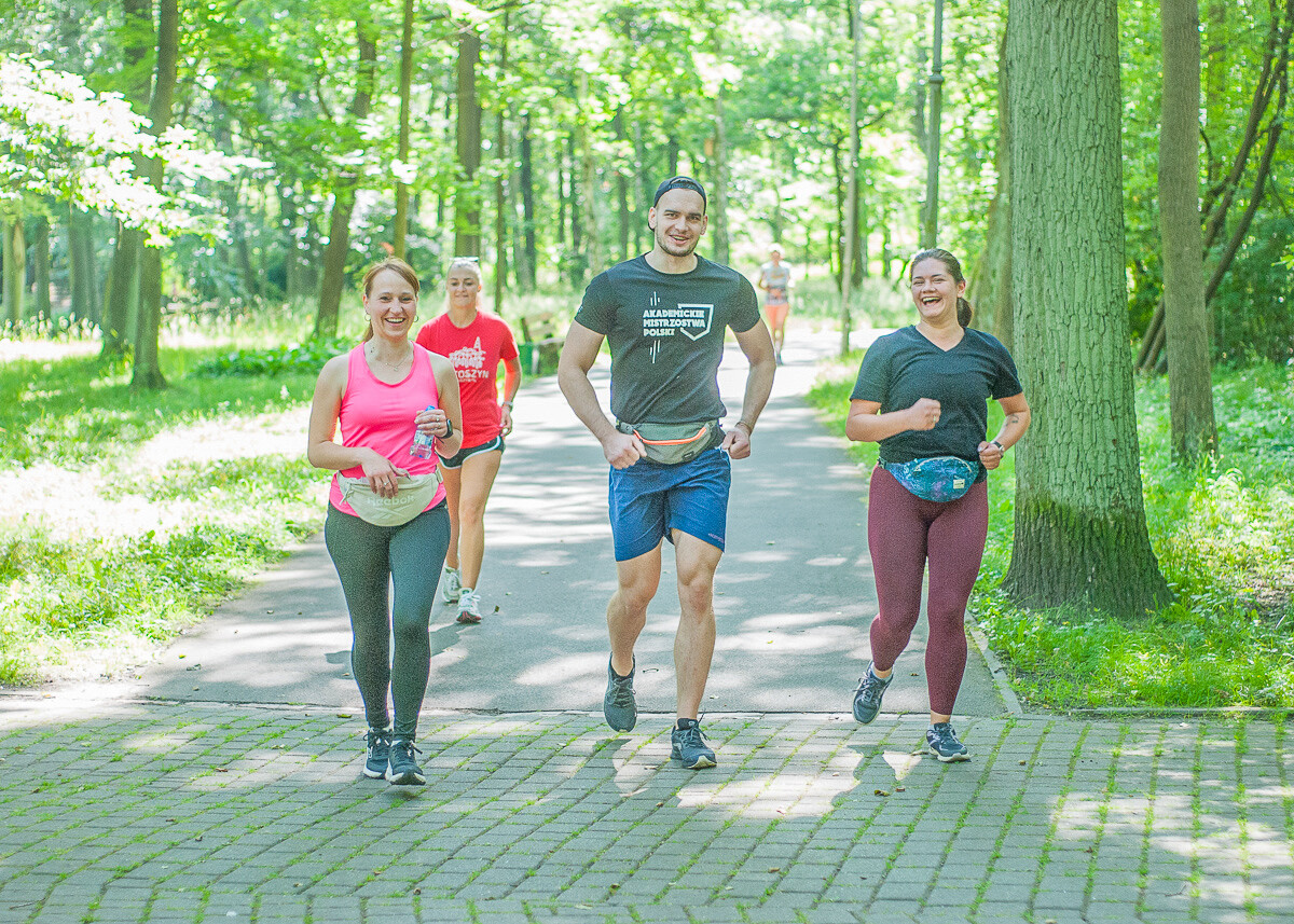 Kolejna specjalna edycja spotkań parkrun za nami. W słoneczny, sobotni poranek w parku Kościuszki po raz kolejny pojawił się tłum ludzi.