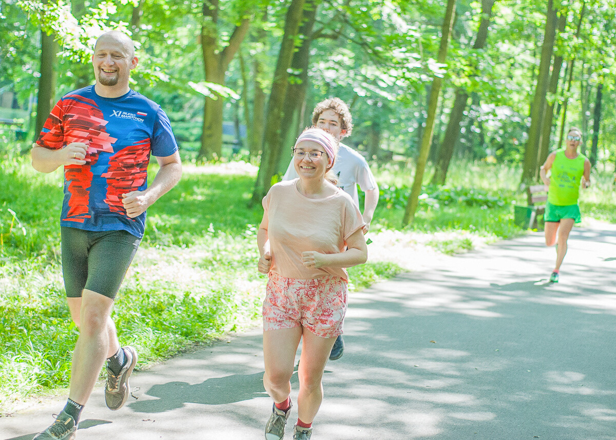 Kolejna specjalna edycja spotkań parkrun za nami. W słoneczny, sobotni poranek w parku Kościuszki po raz kolejny pojawił się tłum ludzi.