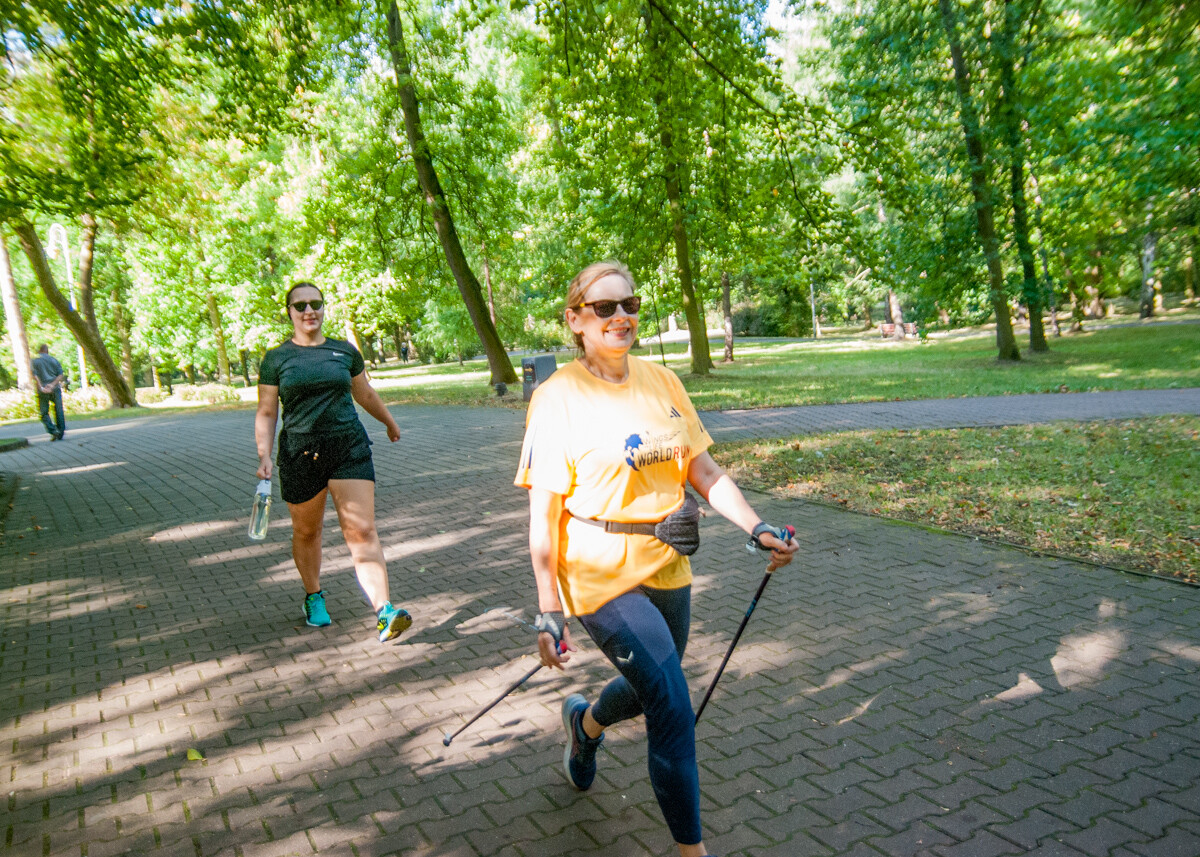 Za nami specjalna, śląska odsłona spotkań parkrun. W letni, sobotni poranek biegacze znów opanowali Park Kościuszki. Tym razem w żółto-niebieskich barwach.