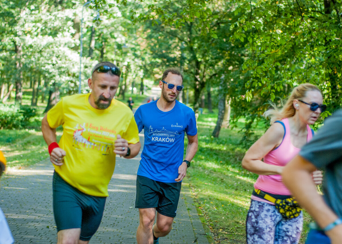 Za nami specjalna, śląska odsłona spotkań parkrun. W letni, sobotni poranek biegacze znów opanowali Park Kościuszki. Tym razem w żółto-niebieskich barwach.