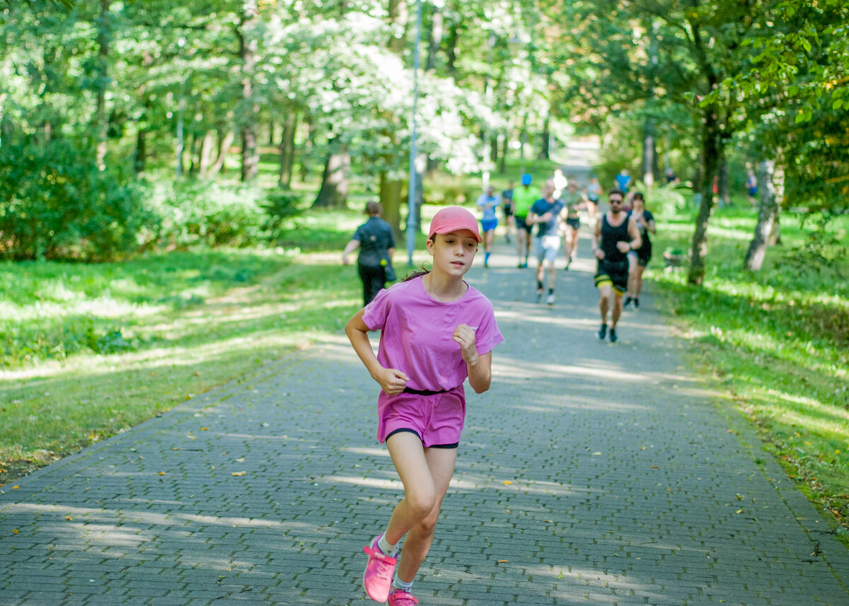Za nami specjalna, śląska odsłona spotkań parkrun. W letni, sobotni poranek biegacze znów opanowali Park Kościuszki. Tym razem w żółto-niebieskich barwach.