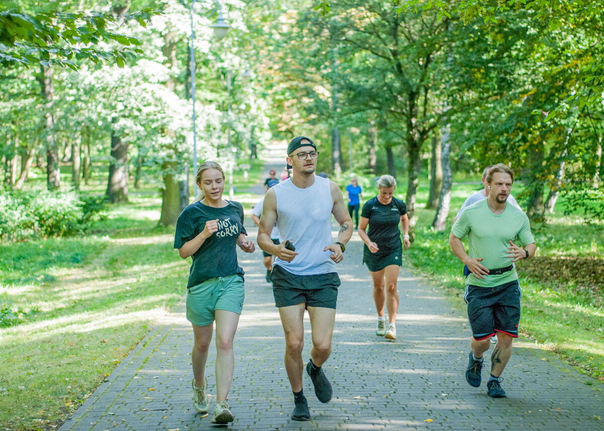 Za nami specjalna, śląska odsłona spotkań parkrun. W letni, sobotni poranek biegacze znów opanowali Park Kościuszki. Tym razem w żółto-niebieskich barwach.