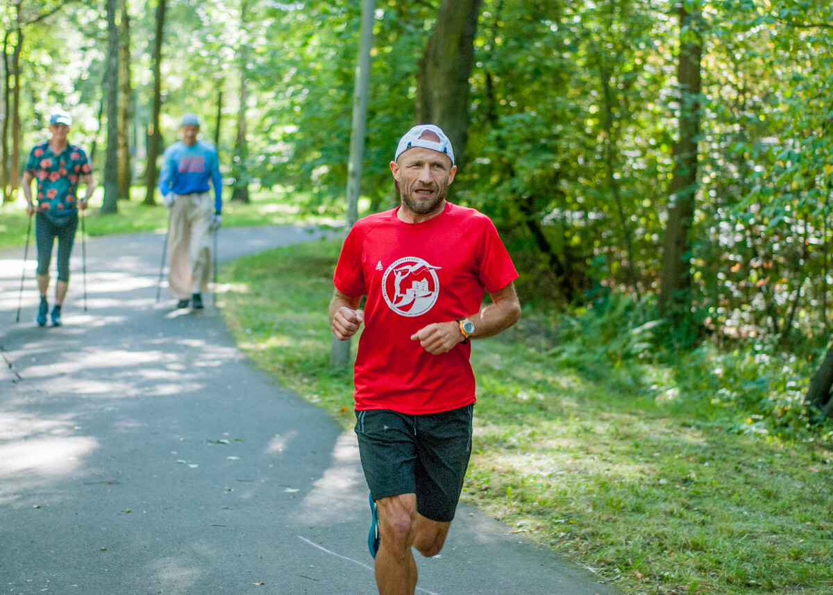 Za nami specjalna, śląska odsłona spotkań parkrun. W letni, sobotni poranek biegacze znów opanowali Park Kościuszki. Tym razem w żółto-niebieskich barwach.