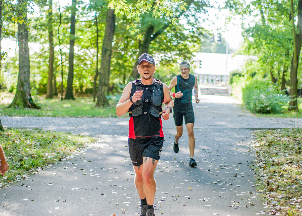 Za nami specjalna, śląska odsłona spotkań parkrun. W letni, sobotni poranek biegacze znów opanowali Park Kościuszki. Tym razem w żółto-niebieskich barwach.