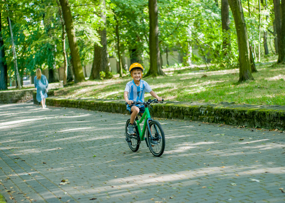 Za nami specjalna, śląska odsłona spotkań parkrun. W letni, sobotni poranek biegacze znów opanowali Park Kościuszki. Tym razem w żółto-niebieskich barwach.