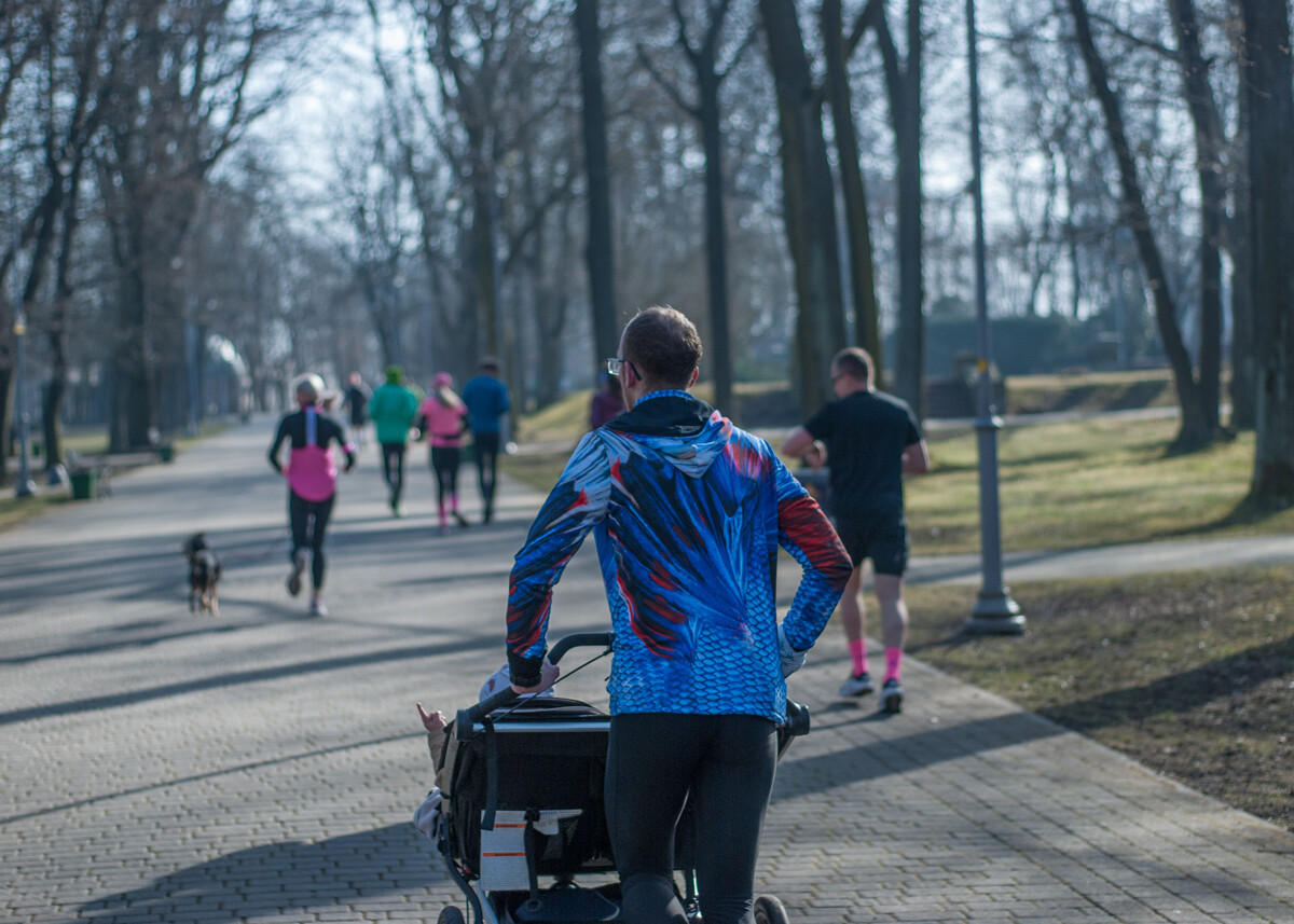 Kolejne biegowe spotkanie z cyklu parkrun za nami, tym razem przy okazji sportowej soboty, obchodzono także Dzień Kobiet. My także tam byliśmy i mamy zdjęcia!