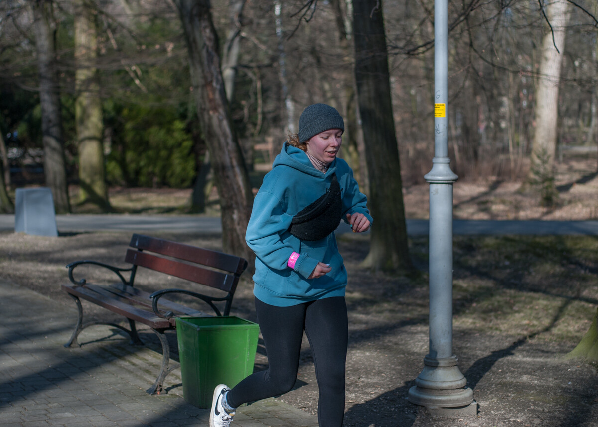 Kolejne biegowe spotkanie z cyklu parkrun za nami, tym razem przy okazji sportowej soboty, obchodzono także Dzień Kobiet. My także tam byliśmy i mamy zdjęcia!