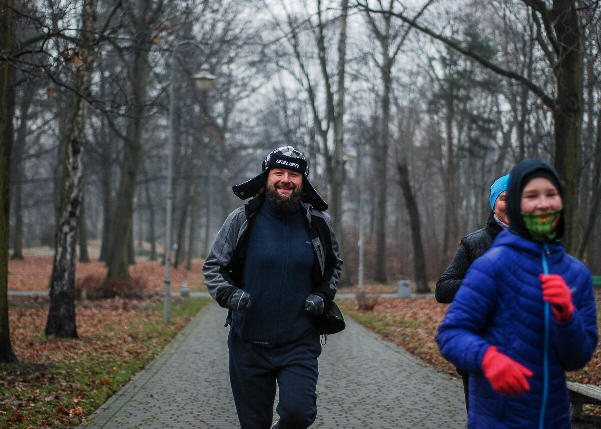 Pierwsza edycja parkrun Katowice w roku 2024 za nami. Mimo iż pogoda nie zachęca do wyjścia, w zawodach wzięło udział sporo osób.