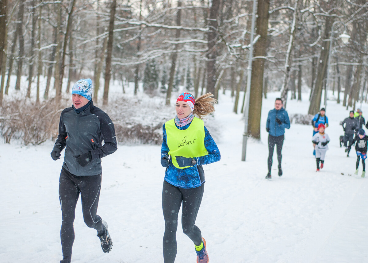 Za nami pierwsza tegoroczna odsłona biegowych spotkań parkrun Katowice. Około 100 osób pojawiło się dziś w Parku Kościuszki, by potruchtać w sobotni poranek.