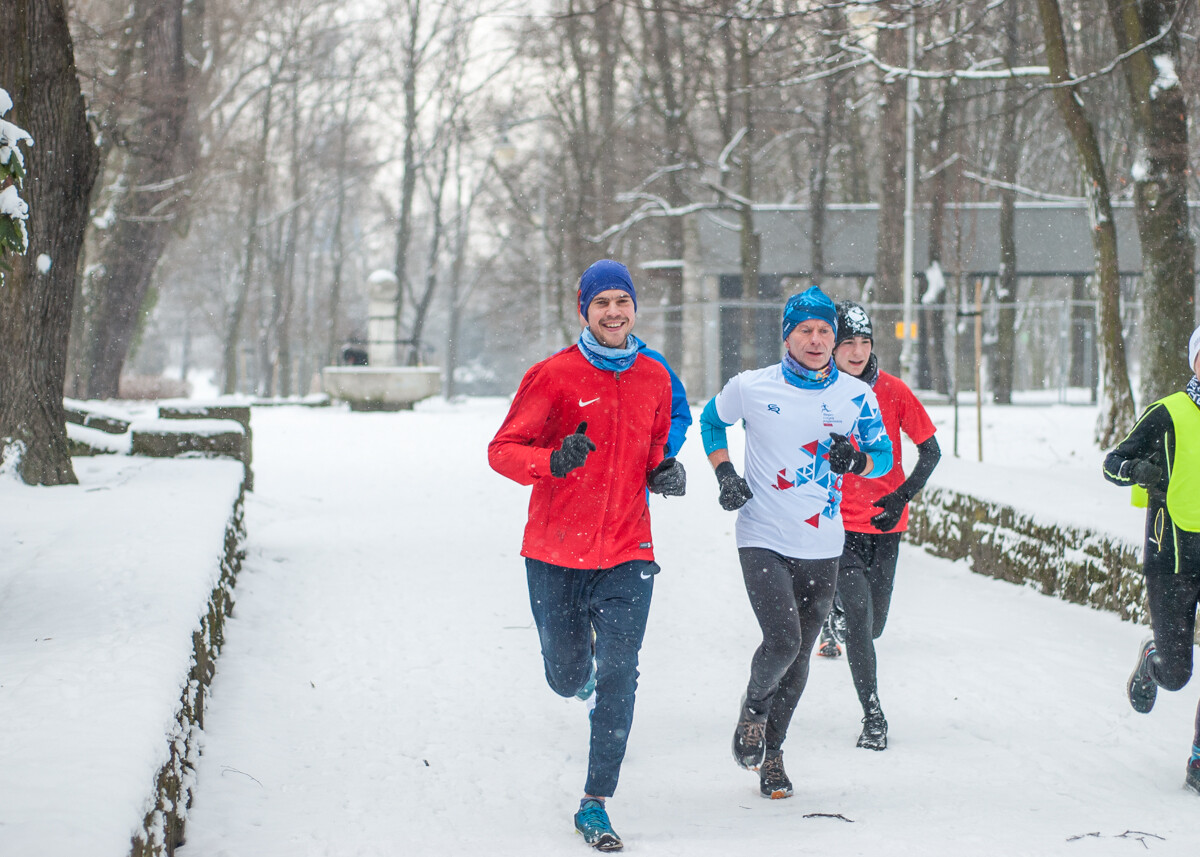 Za nami pierwsza tegoroczna odsłona biegowych spotkań parkrun Katowice. Około 100 osób pojawiło się dziś w Parku Kościuszki, by potruchtać w sobotni poranek.