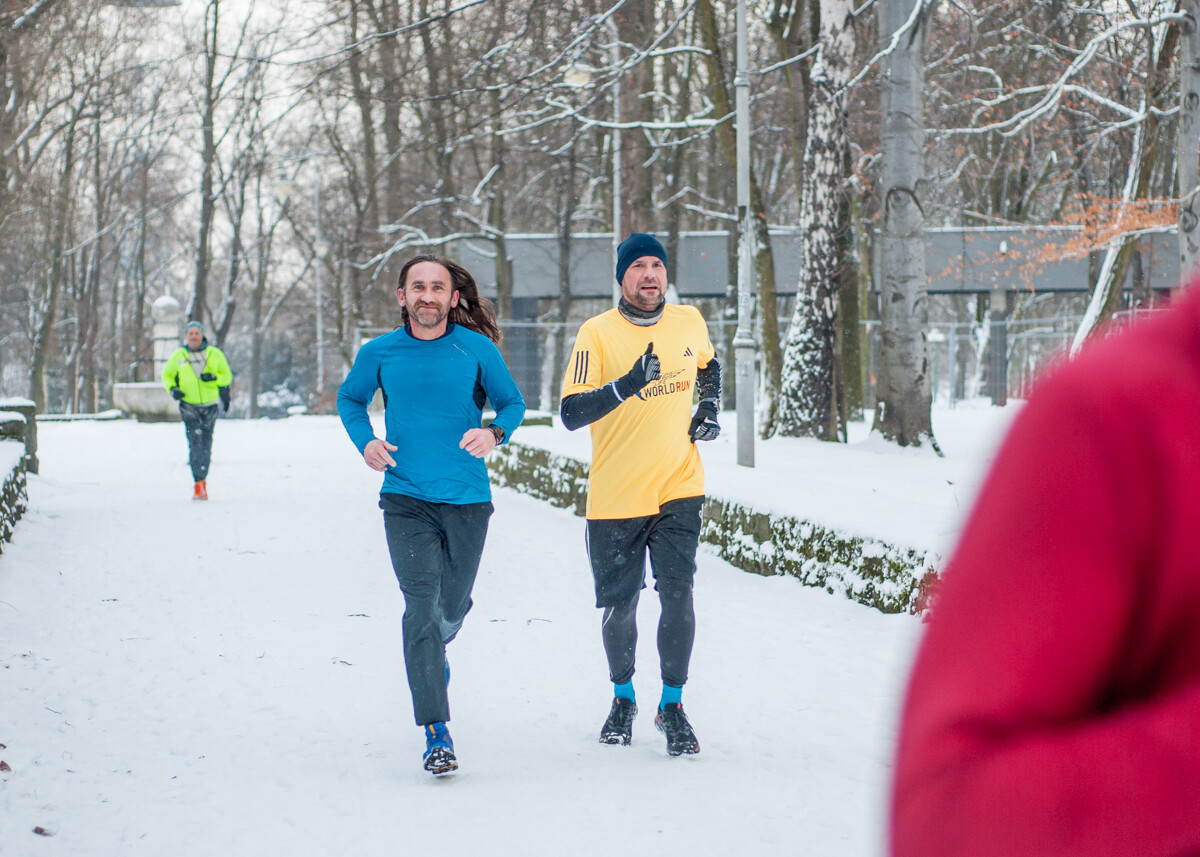 Za nami pierwsza tegoroczna odsłona biegowych spotkań parkrun Katowice. Około 100 osób pojawiło się dziś w Parku Kościuszki, by potruchtać w sobotni poranek.