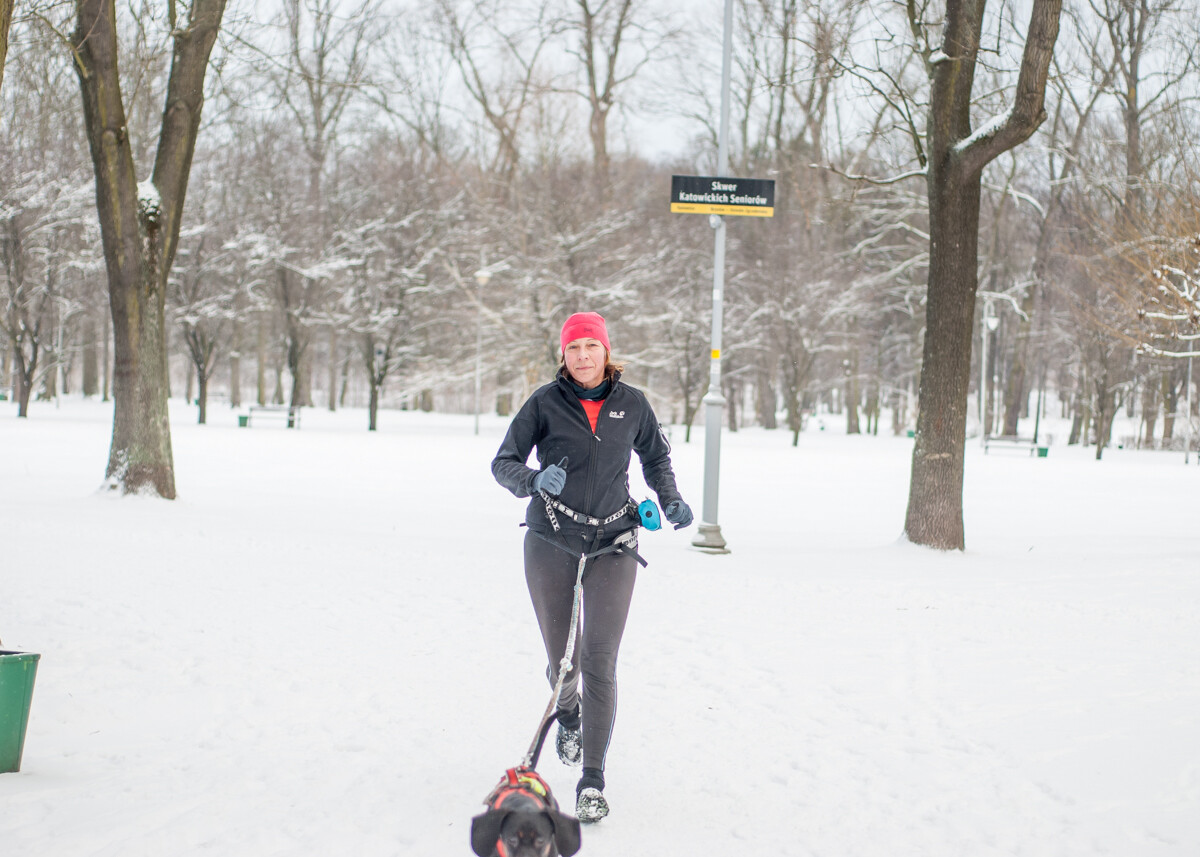 Za nami pierwsza tegoroczna odsłona biegowych spotkań parkrun Katowice. Około 100 osób pojawiło się dziś w Parku Kościuszki, by potruchtać w sobotni poranek.