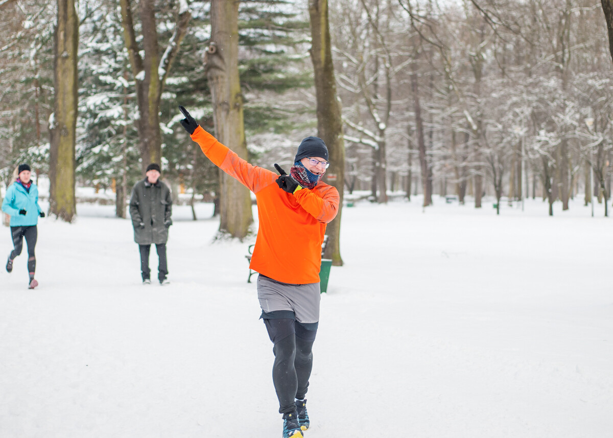 Za nami pierwsza tegoroczna odsłona biegowych spotkań parkrun Katowice. Około 100 osób pojawiło się dziś w Parku Kościuszki, by potruchtać w sobotni poranek.