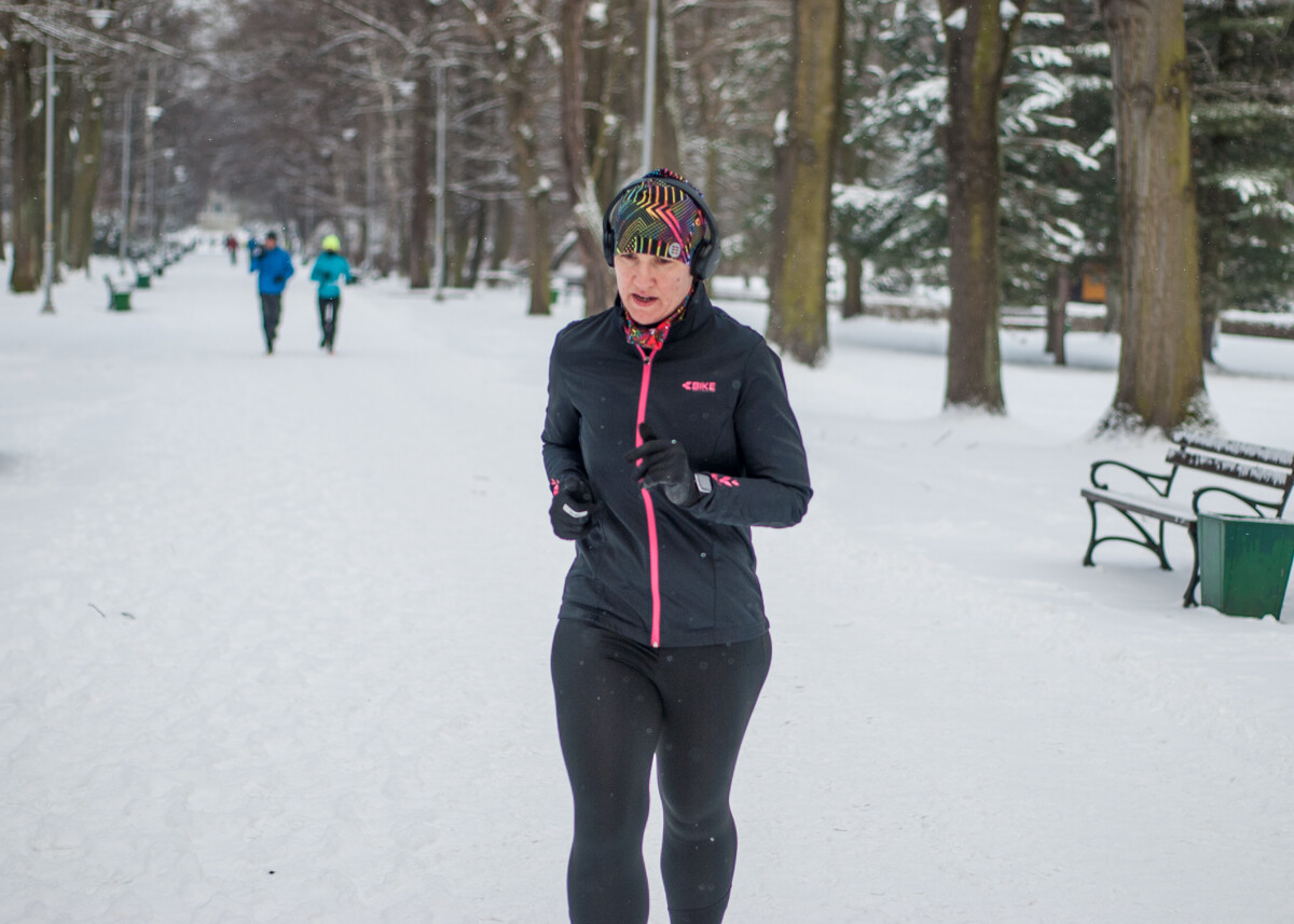 Za nami pierwsza tegoroczna odsłona biegowych spotkań parkrun Katowice. Około 100 osób pojawiło się dziś w Parku Kościuszki, by potruchtać w sobotni poranek.