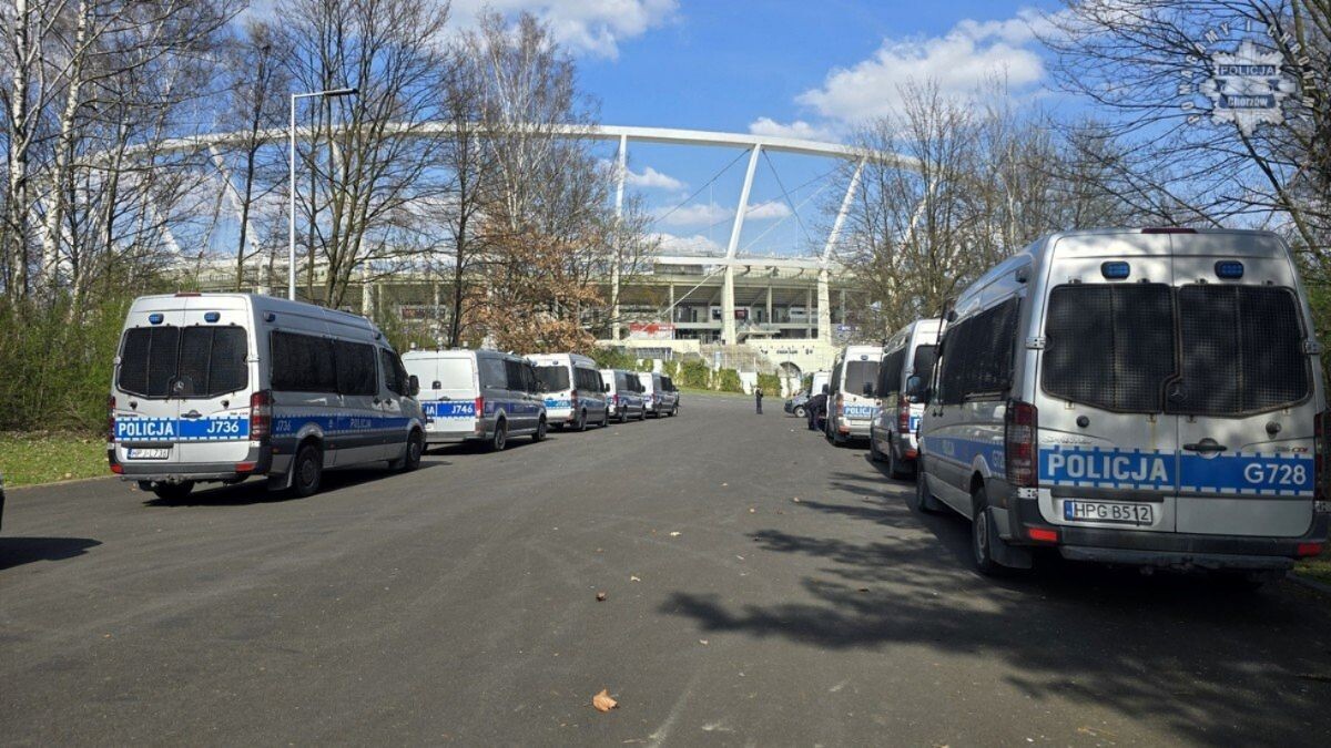 Pirotechnika, dron i narkotyki. Policja podsumowała zabezpieczenie meczu Ruch–Legia