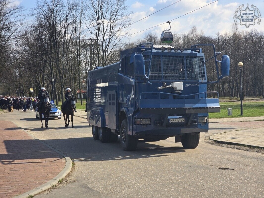 Pirotechnika, dron i narkotyki. Policja podsumowała zabezpieczenie meczu Ruch–Legia