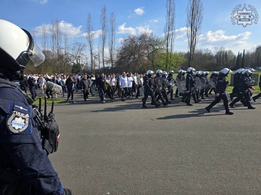 Pirotechnika, dron i narkotyki. Policja podsumowała zabezpieczenie meczu Ruch–Legia