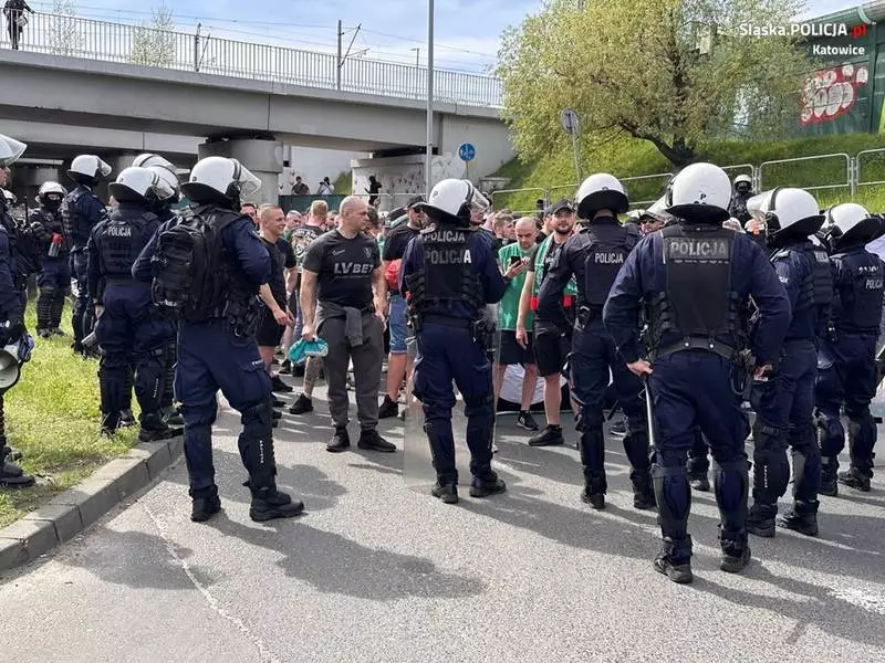 Policjanci zabezpieczali mecz pomiędzy drużynami GKS-u Katowice i Lechii Gdańsk
