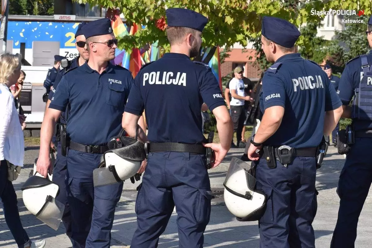 Policjanci zabezpieczyli 10 zgromadze&#324; w Centrum Katowic