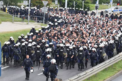Policjanci zabezpieczyli mecz GKS-u Katowice z Zagłębiem Sosnowiec [ZDJĘCIA]
