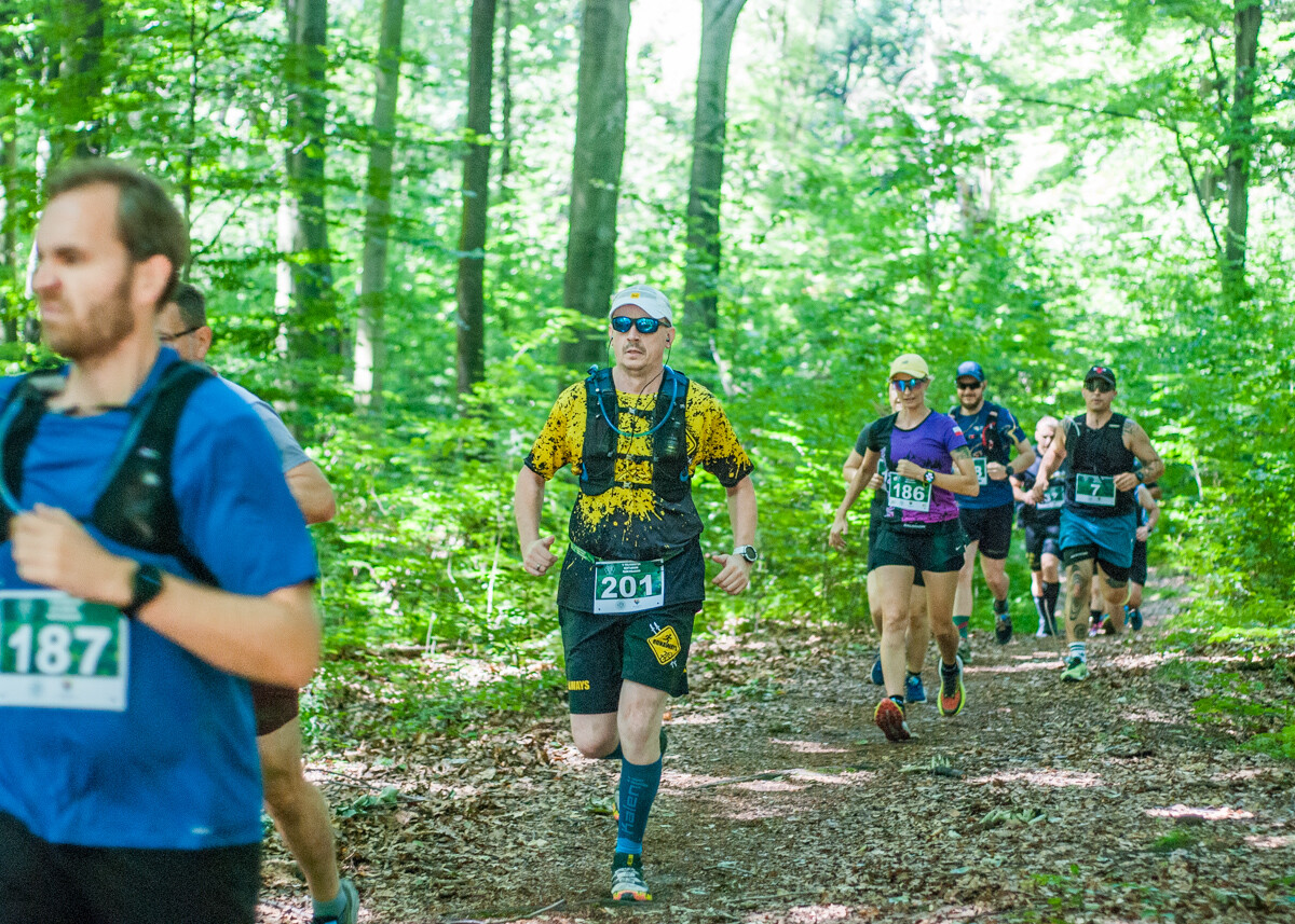 Kilkaset osób pojawiło się na kolejnej odsłonie Półmaratonu Gęstwinami Murckowskimi. Pogoda dopisała, frekwencja również, a my mamy kilkaset zdjęć.