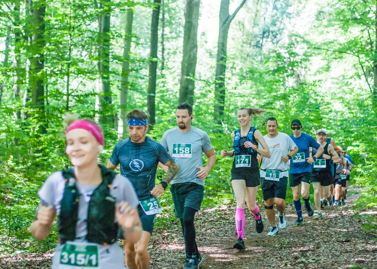 Kilkaset osób pojawiło się na kolejnej odsłonie Półmaratonu Gęstwinami Murckowskimi. Pogoda dopisała, frekwencja również, a my mamy kilkaset zdjęć.