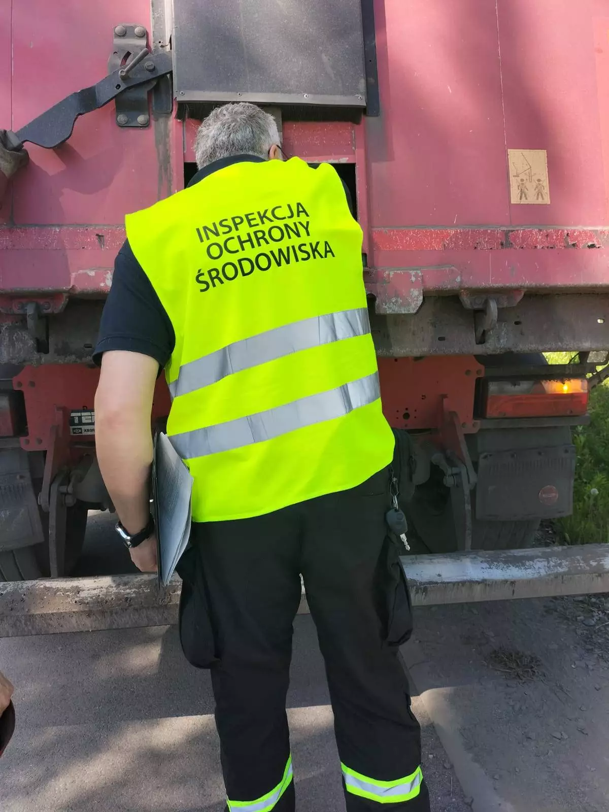 Powstrzymano proceder nielegalnego transportu odpadów/fot. WIOŚ Katowice